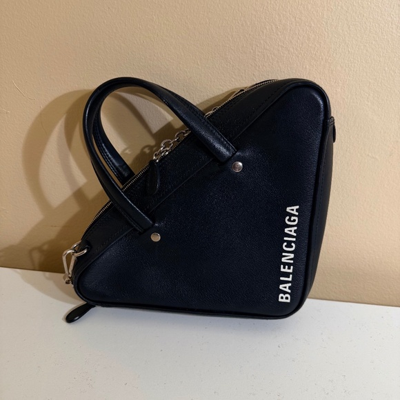 Balenciaga triangle - Picture 1 of 1